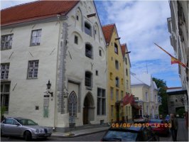 Kolm Õde fuajee ja raamatukogu